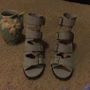 Strap and buckle boot sandal Gray 🎸💕☮️💝